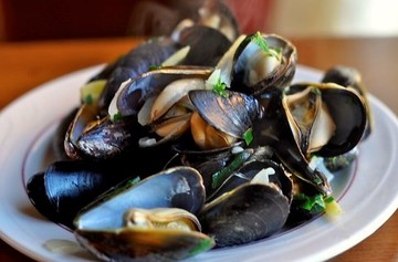 Mussels with Ginger & Shallots